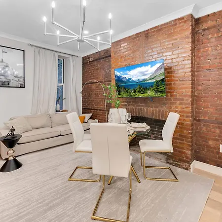 Modern 3Bd Rose Hills Manhattan Terrace Space